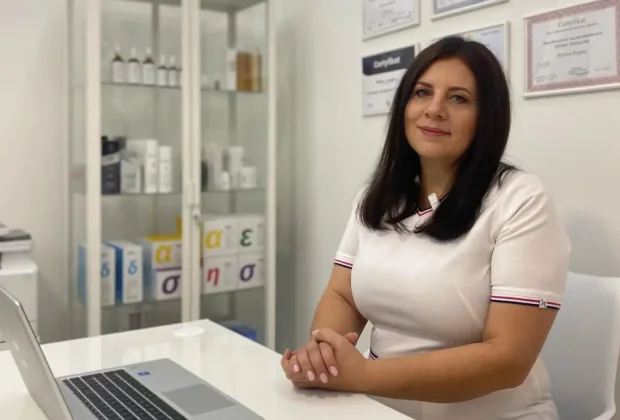 Trycholog mgr Rozalia Bugara w nowoczesnym gabinecie trychologiczny w Pilawie.